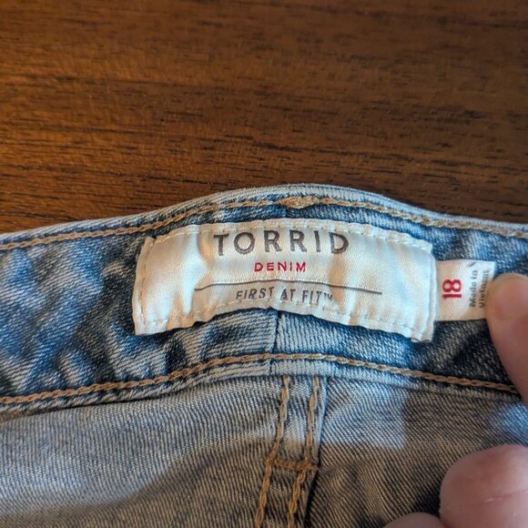 Torrid cropped jeans. - Picture 2 of 3